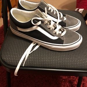 VANS MEN'S SIZE 10 BLACK GRAY WHITE CANVAS LOW TOP